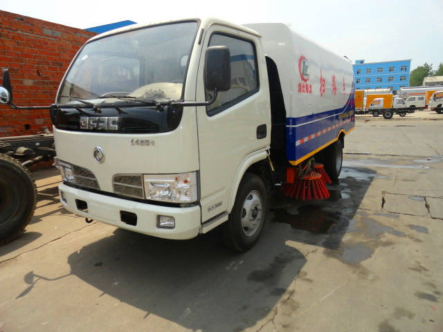 東風(fēng)福瑞卡道路清掃車（<a href=http://www.hbfjj.com/saoluche/ target=_blank class=infotextkey>掃路車</a>）
