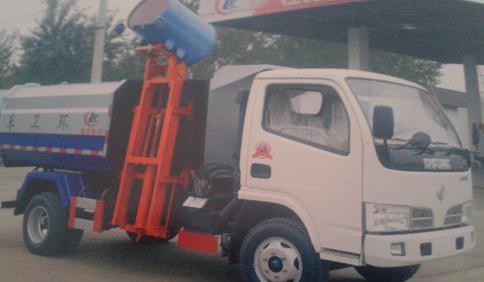 掛桶<a href=http://www.hbfjj.com/ljc target=_blank class=infotextkey>垃圾車</a>裝卸垃圾桶圖片