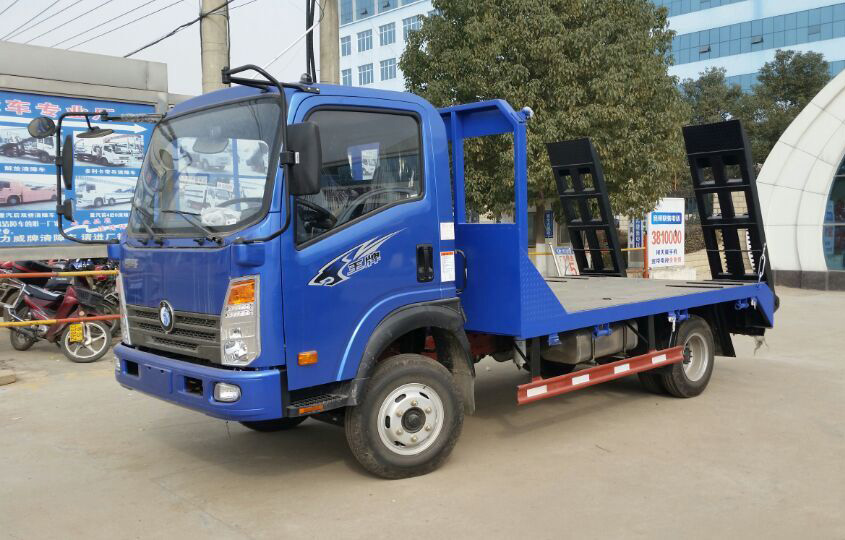 重汽王牌平板運(yùn)輸車(chē)（藍(lán)牌）
